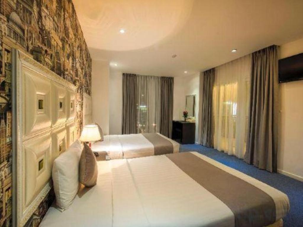 Golden Crown Saigon Hotel