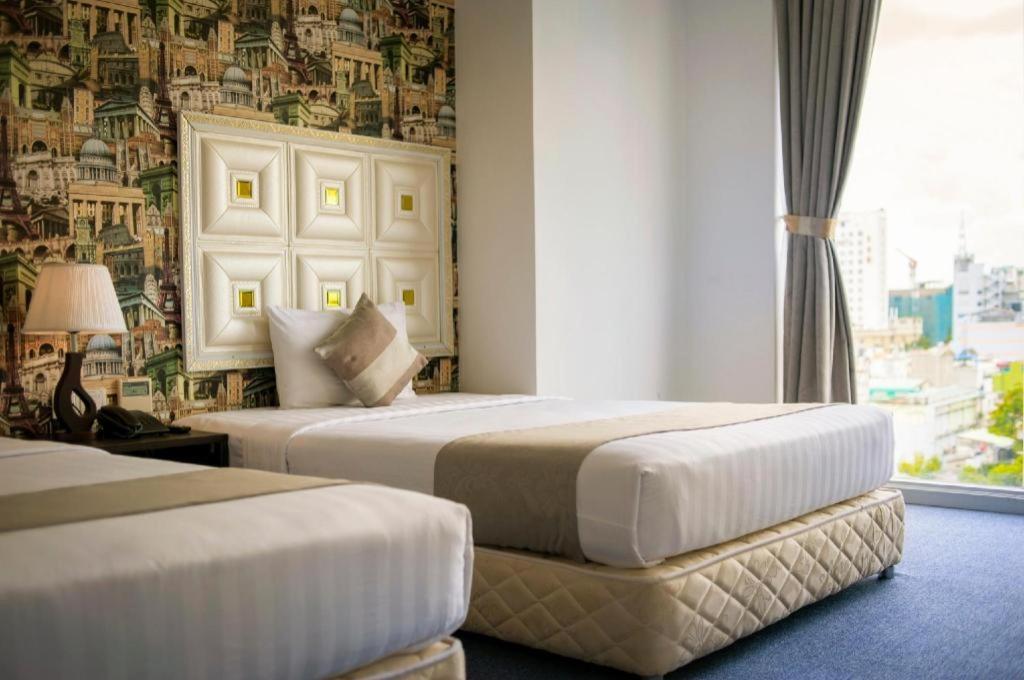 Golden Crown Saigon 3*
