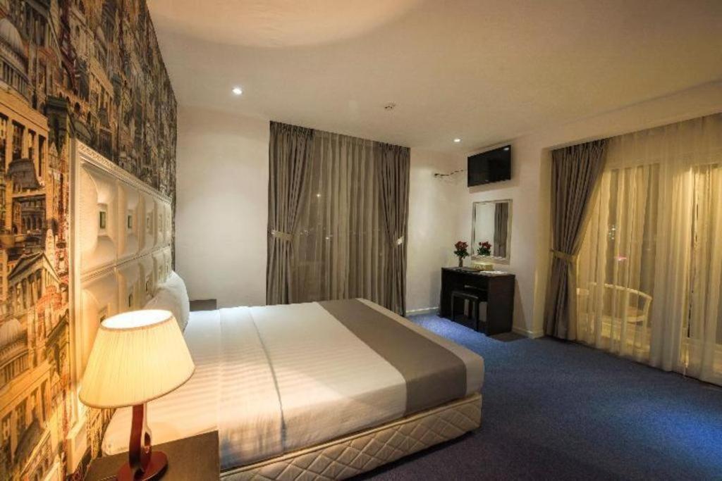 Khách sạn Golden Crown Saigon 3*