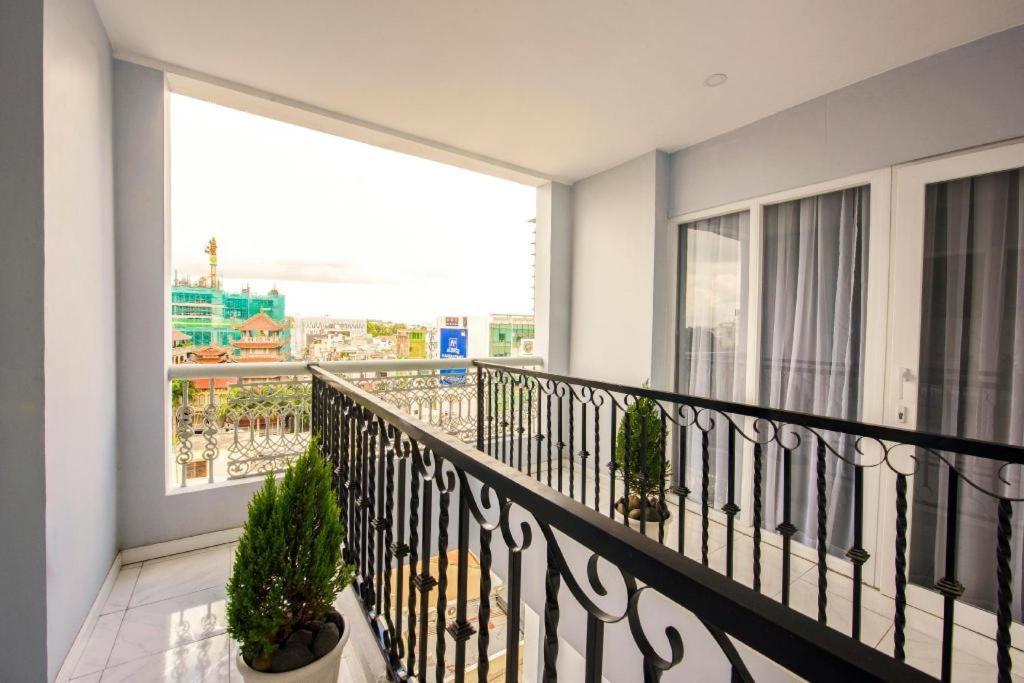 Golden Crown Saigon TP. Hồ Chí Minh