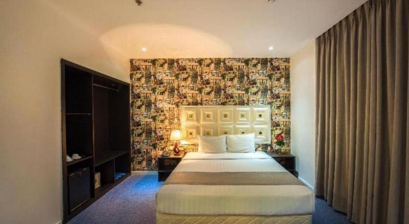 Golden Crown Saigon Khách sạn
