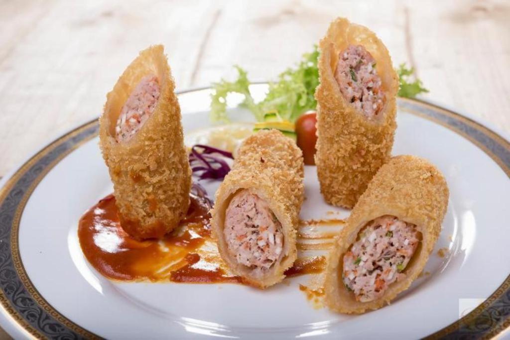 Golden Crown Saigon Khách sạn 3*